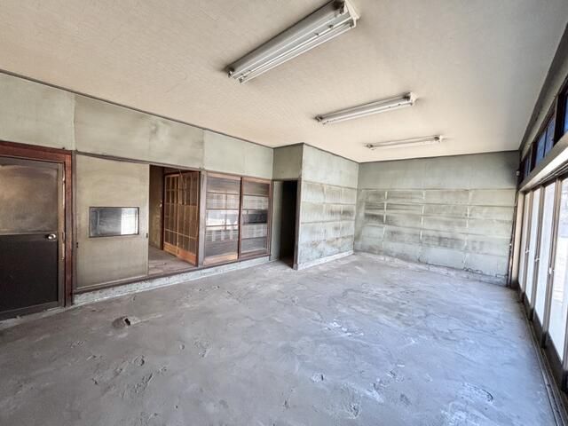 1964 Traditional House in Kōshū City with Garden and Parking - Thumbnail 4