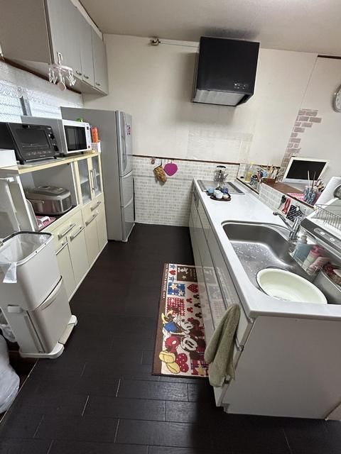 3LDK Steel-Frame House on Corner Lot in Mihara, Hiroshima - Thumbnail 2