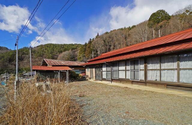Spacious 1966 House on Large Plot in Hokuto, Yamanashi - Thumbnail 4