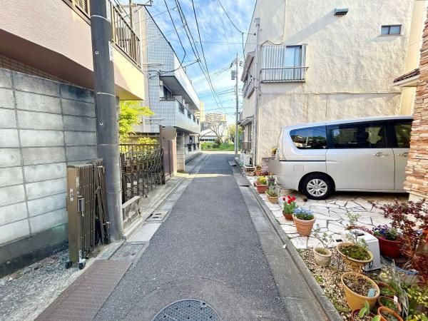 1992 Wooden Detached House for Sale in Sumida, Tokyo - Thumbnail 4