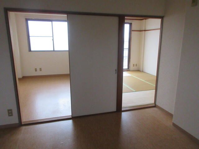 2DK Apartment for Rent in Togane City, Chiba - 36,000 Yen - Thumbnail 2