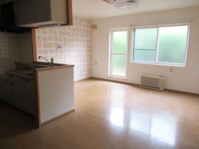 2LDK Apartment for Rent in Otaru, Hokkaido - 72.86 sqm - Thumbnail 3