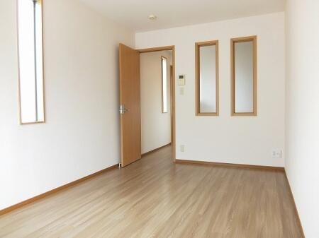 Terrace House for Rent in Hadano, Kanagawa - 1SDK, Quiet Area - Thumbnail 2