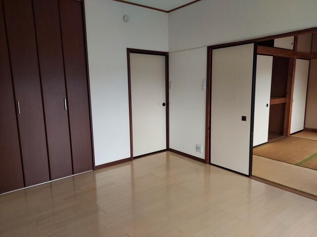 2DK Apartment for Rent in Miura City, Kanagawa - Thumbnail 2