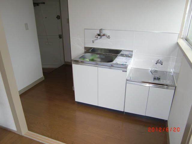 1DK Apartment for Rent near Shin-Okubo Station, Shinjuku - Thumbnail 4