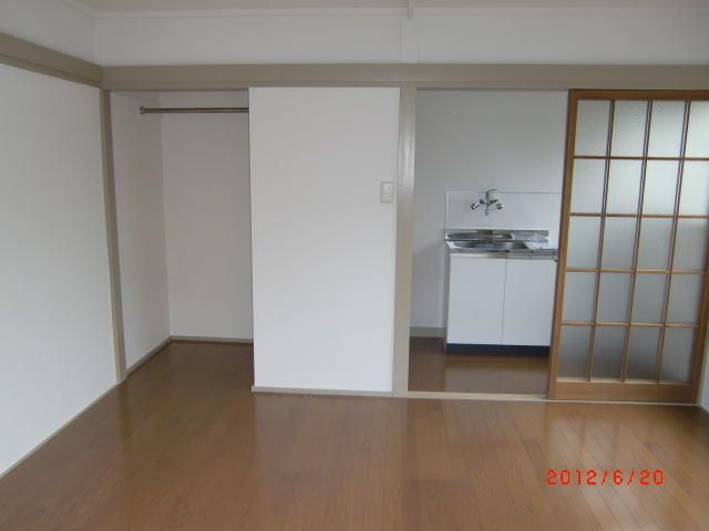 1DK Apartment for Rent near Shin-Okubo Station, Shinjuku - Thumbnail 3