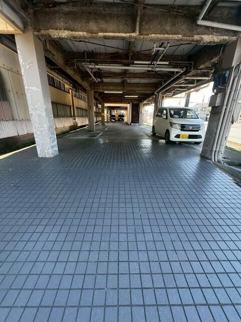 90sqm Office/Shop for Rent in Fukaya, Saitama - Thumbnail 4