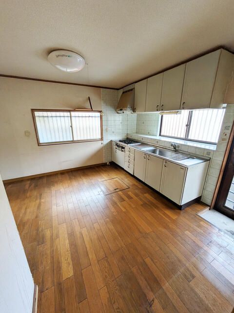 6DK House in Kitakyushu with 216㎡ Land and 3 Car Parking - Thumbnail 2