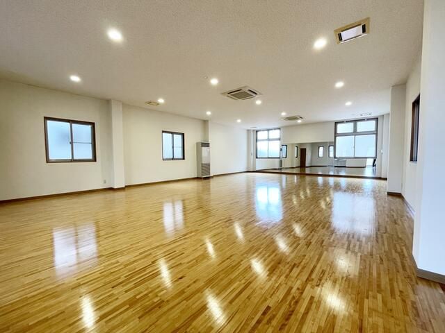 Detached Shop Building for Rent in Kofu, Yamanashi - Image 1