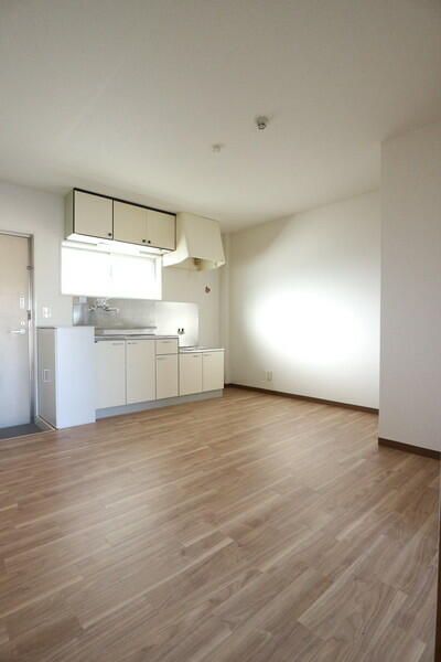 Renovated 2DK Apartment in Kunitachi, Tokyo - Zero Deposit - Thumbnail 4