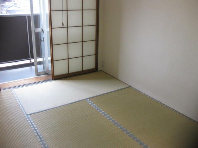 2LDK Apartment for Rent in Shinagawa, Tokyo - Lions Mansion - Thumbnail 2