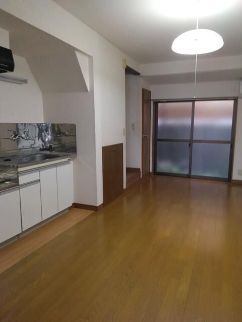 2DK Rental House in Oshiage, Sumida-ku, Tokyo - Thumbnail 4