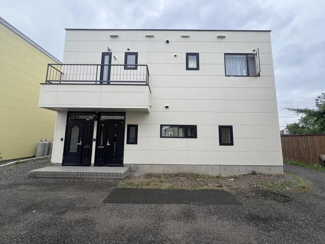 2LDK Apartment for Rent in Quiet Asahikawa, Hokkaido - Thumbnail 2