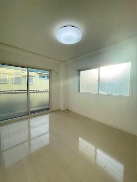 2DK Used Apartment in Musashino City, Tokyo - Thumbnail 4