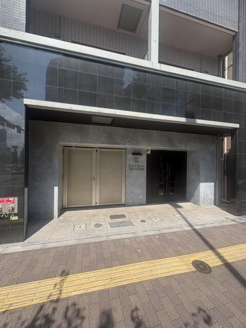 Sky Court Hongo Todaimae Niban-kan 1K Apartment for Sale in Bunkyo, Tokyo - Thumbnail 4