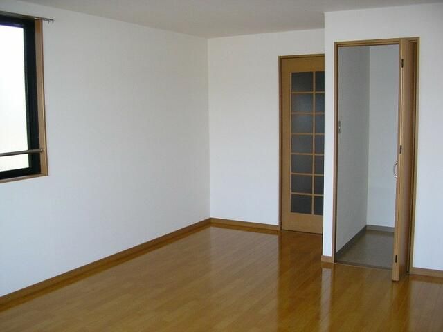 Sky View J 1K Apartment for Rent in Takaoka, Toyama - Thumbnail 3