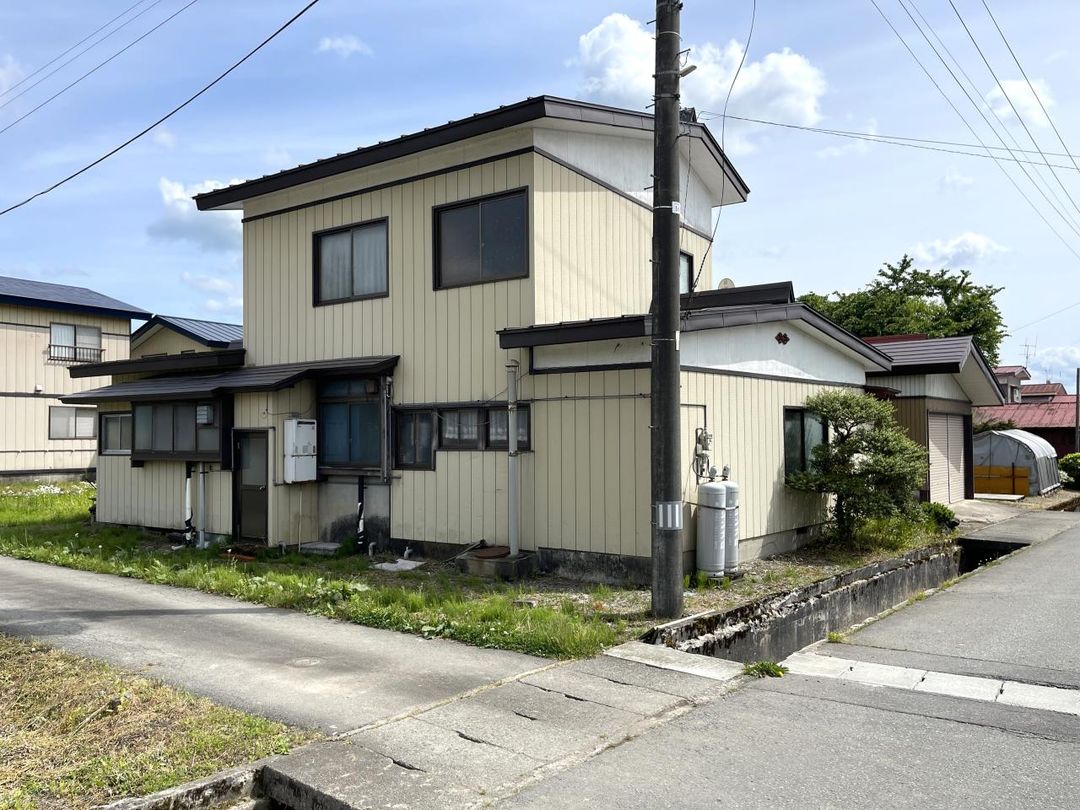 Used Detached House in Shinjo, Yamagata - 6DK, 146 sqm - Thumbnail 2