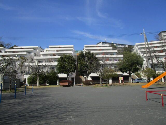3LDK Apartment for Sale in Sakae Ward, Yokohama - 76.98m² - Image 1