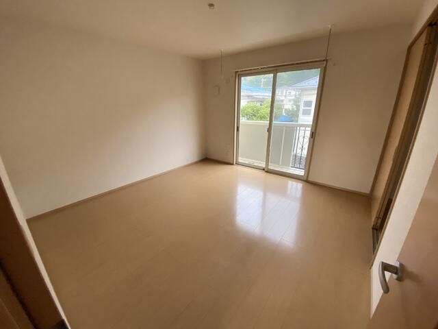 2LDK Terrace House for Rent in Zushi, Kanagawa - Thumbnail 2
