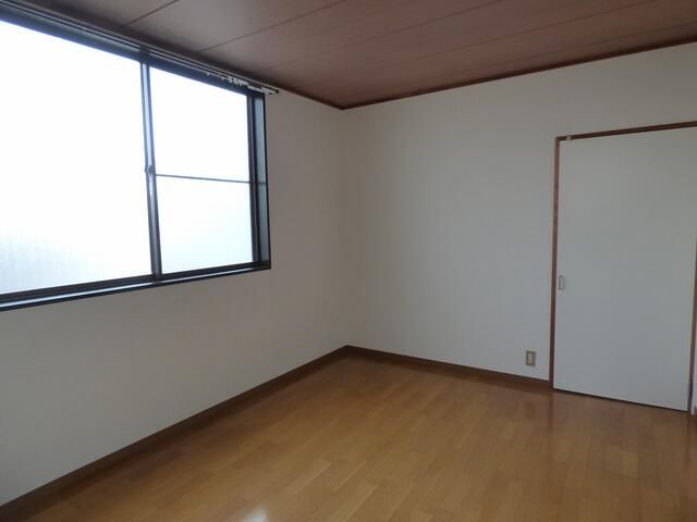 2LDK Apartment for Rent in Tsuchiura, Ibaraki - 40,000 Yen - Thumbnail 2