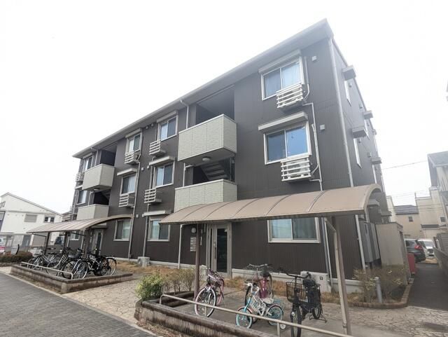 2LDK Apartment for Rent in Koshigaya, Saitama - Thumbnail 2