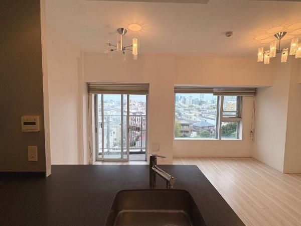 City House Bunkyo Hon-Komagome 2LDK Apartment for Sale - Thumbnail 2