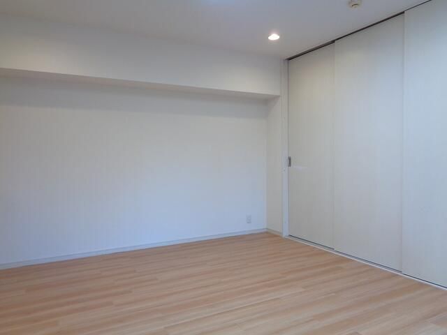 Studio Apartment for Sale in Bunkyo, Tokyo - 30.7 sqm - Thumbnail 3