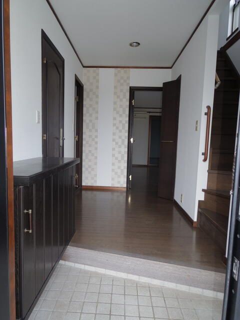 5LDK House for Sale in Oamishirasato, Chiba with Sauna and Parking - Image 22