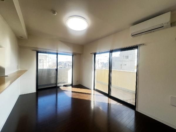 3LDK Apartment in Fuchu, Tokyo - Thumbnail 2