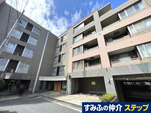Granzu Oberu Sengoku 3LDK Apartment for Sale in Bunkyo, Tokyo - Image 1
