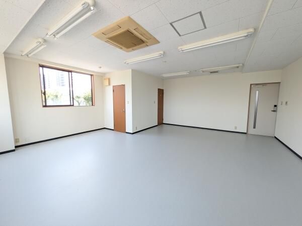 Tsukuba Commercial Space for Rent - 45.66 sqm Office/Retail near TX Station - Thumbnail 4