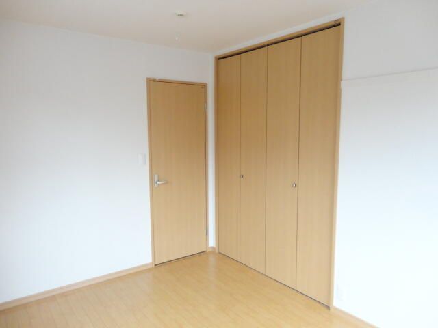 2LDK Apartment for Rent in Sano City, Tochigi - Thumbnail 2