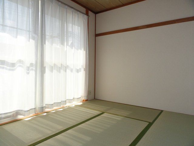 2DK Townhouse for Rent in Yoshikawa, Saitama - Thumbnail 3