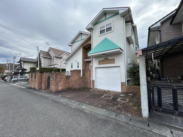 4LDK Detached House for Sale in Matsuyama, Ehime Prefecture - Thumbnail 2
