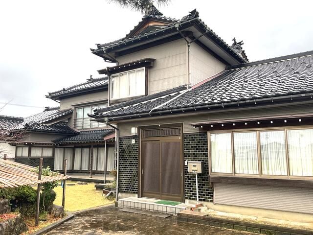 10SDK House on 1422 sqm Land in Quiet Takaoka, Toyama - Main Image