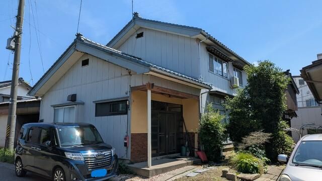 8DK Detached House for Sale in Tagami, Niigata - 202.97 sqm Land - Main Image