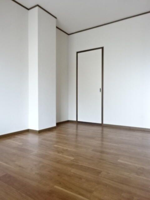 2LDK Apartment for Rent in Kitamoto, Saitama - Thumbnail 3