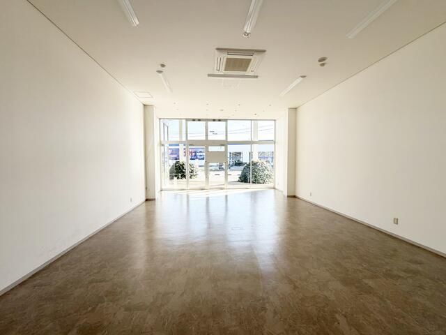Stylish Terrace Shop for Rent in Kofu, Yamanashi - Thumbnail 4