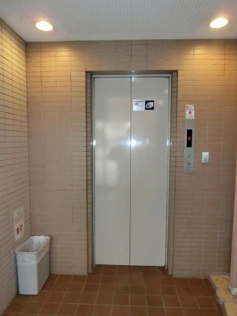 Commercial Unit for Rent in Nakamachidai, Yokohama - 90 sqm - Thumbnail 3