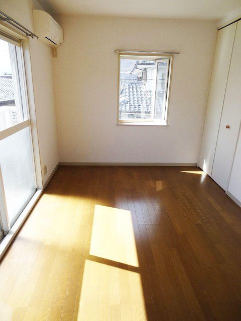 White House 2DK Apartment for Rent in Fuefuki, Yamanashi - Thumbnail 2