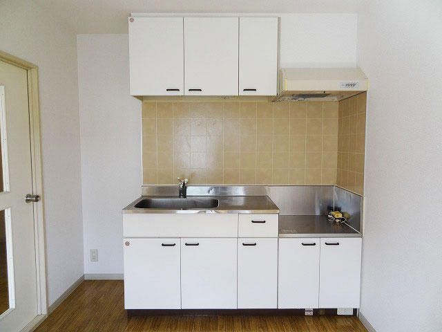 White House 2DK Apartment for Rent in Fuefuki, Yamanashi - Thumbnail 3