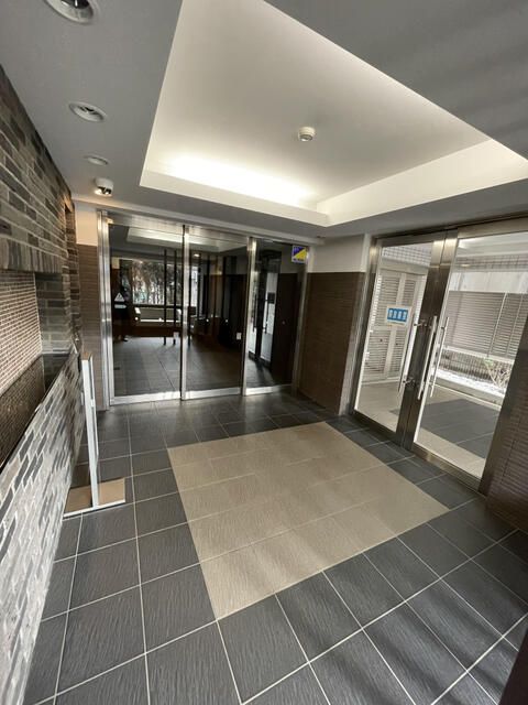 2LDK Apartment for Sale in Isogo-ku, Yokohama - 60.27 sqm - Thumbnail 3