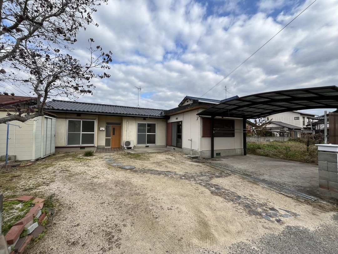 5DK House for Sale in Okayama with Garden and Parking - Thumbnail 2