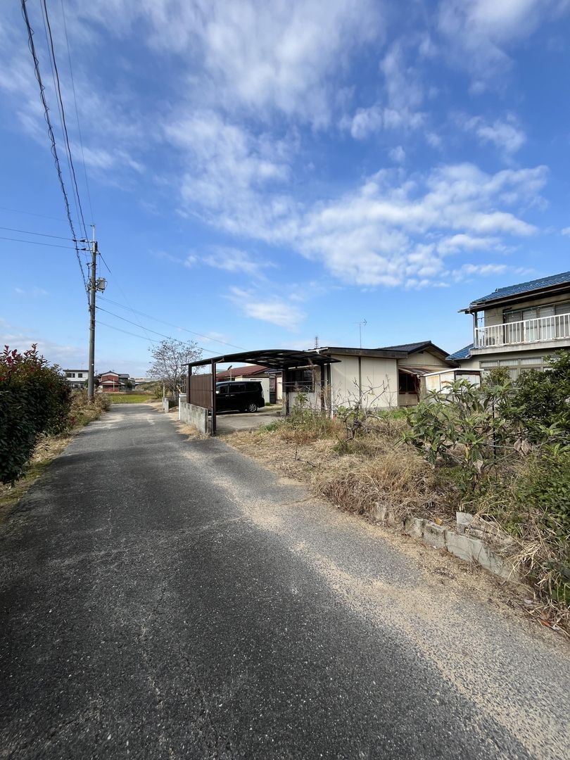 5DK House for Sale in Okayama with Garden and Parking - Thumbnail 3