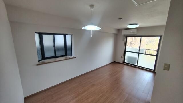 2LDK Apartment for Rent in Yokosuka, Kanagawa - 53 sqm - Thumbnail 3