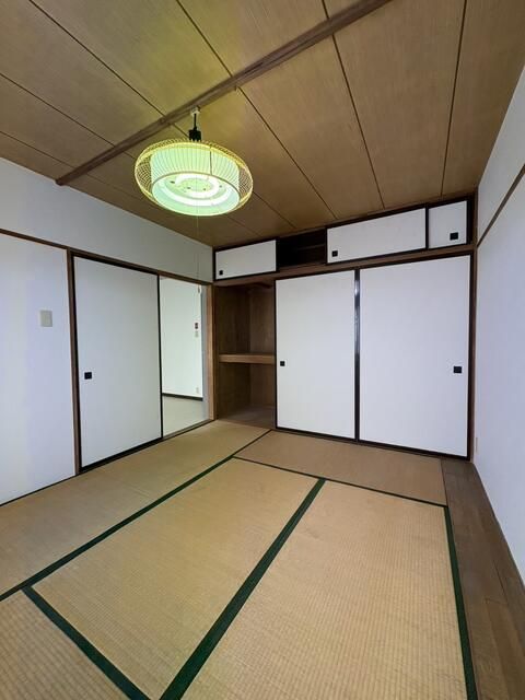 2LK Apartment for Renovation in Central Sapporo, Hokkaido - Thumbnail 3