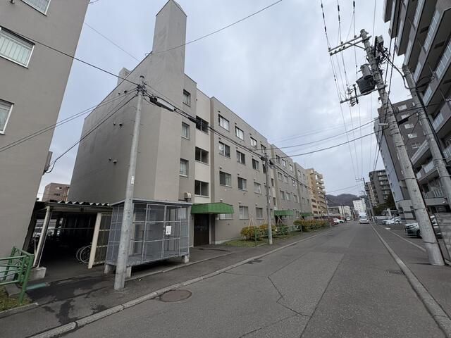 2LK Apartment for Renovation in Central Sapporo, Hokkaido - Thumbnail 2