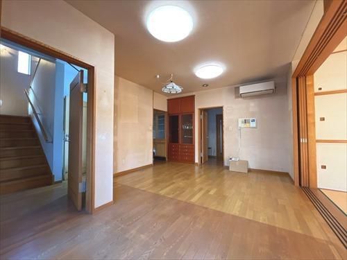 Detached House for Sale in Kawasaki, Kanagawa - 3SDK, 451sqm Land - Thumbnail 3