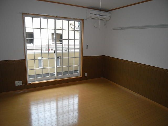 Rent Designer Apartment in Sendai with Balcony & Full Facilities - Thumbnail 3