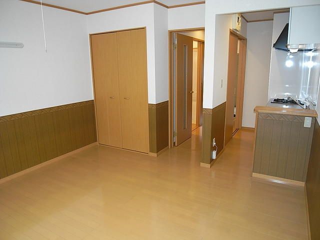 Rent Designer Apartment in Sendai with Balcony & Full Facilities - Thumbnail 4